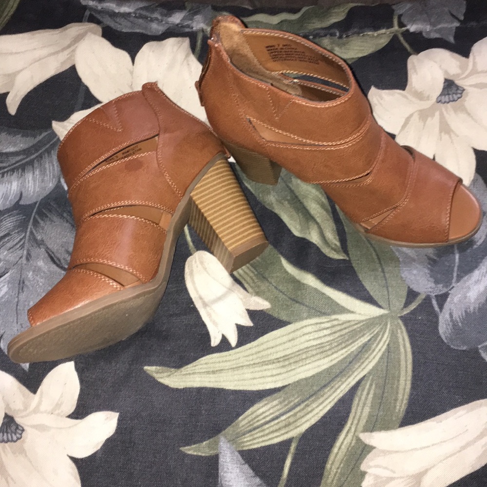 💗MAKE AN OFFER SONOMA OPEN TOE BOOTIES